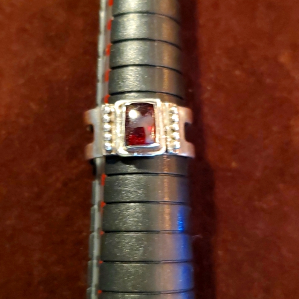 Garnet Sterling Silver Vintage size 7